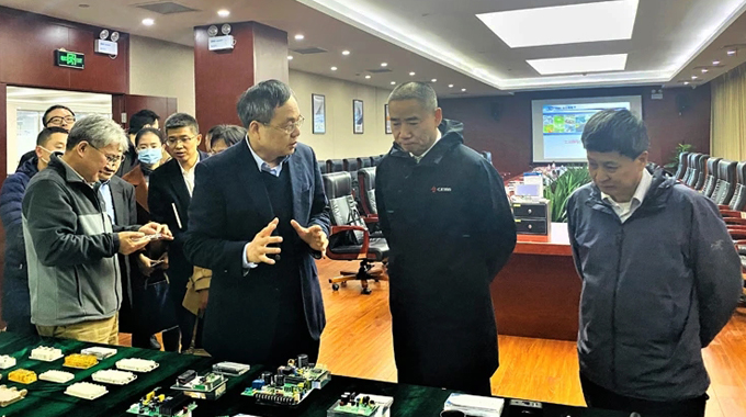 工業(yè)和信息化部黨組成員、副部長辛國斌蒞臨士蘭微電子調(diào)研